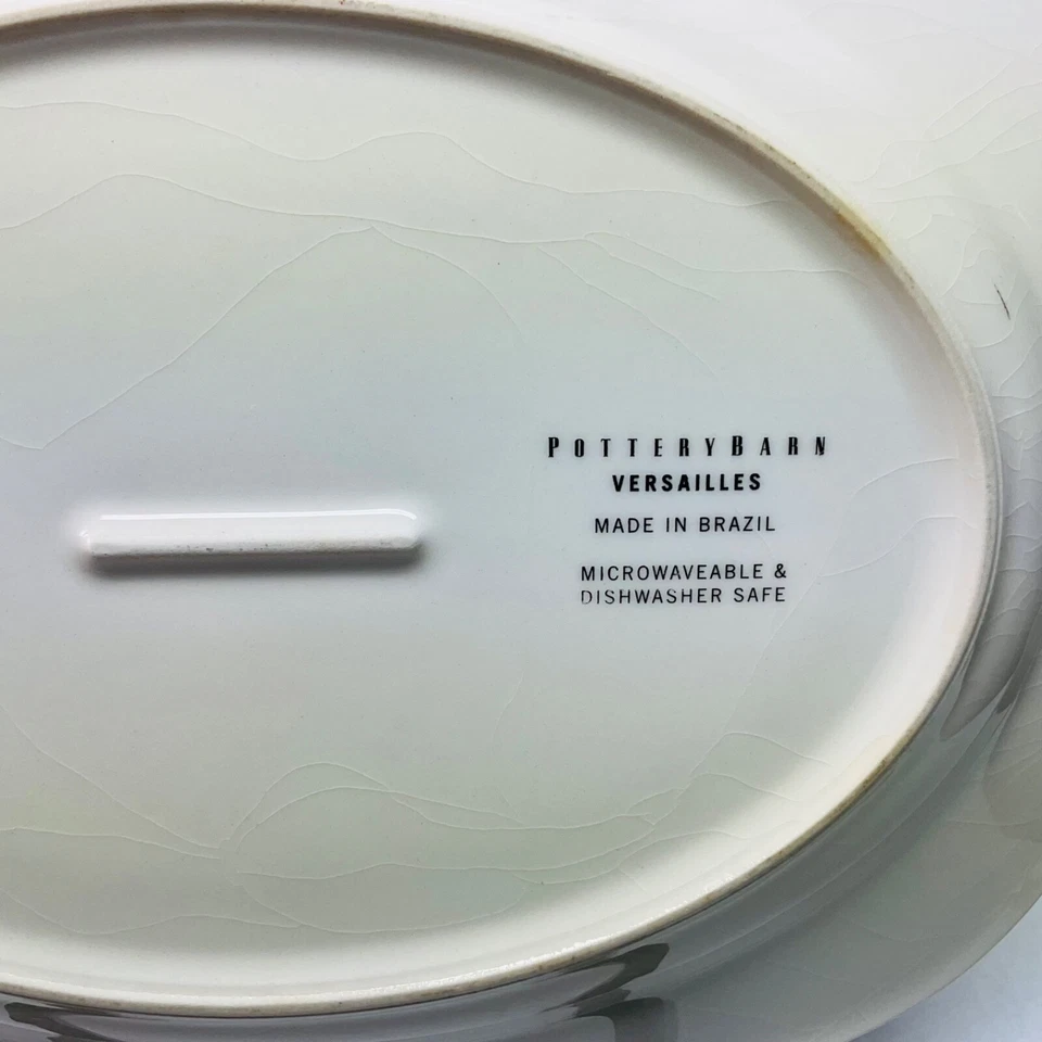 Plato ovalado Pottery Barn 12x9 Versalle negro candelabro sobre blanco Foto 3 de 4