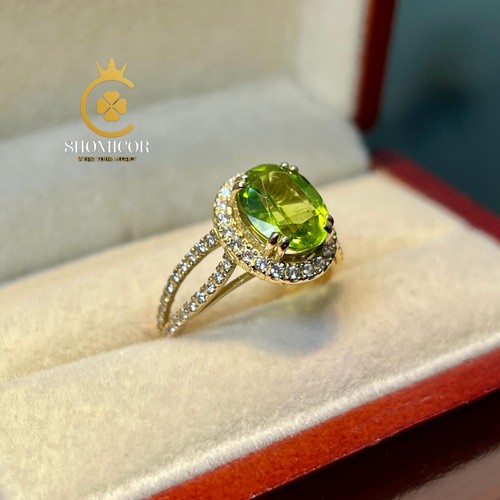 "18K Gold Peridot Ring For Her – A Luxury Gift with a Natural, Rare Gemstone " - Picture 2 of 6