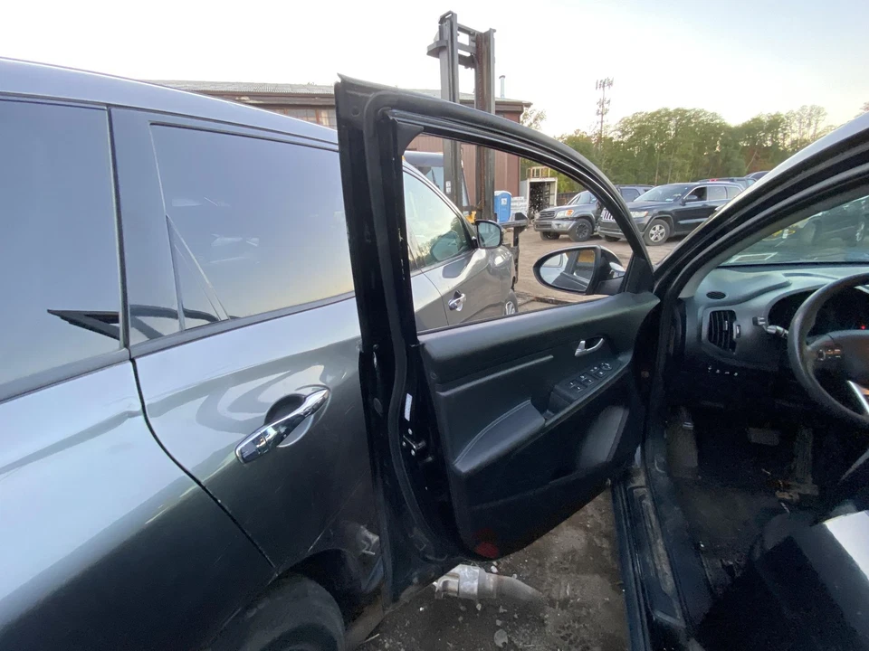 Used Front Left Door Assembly Front fits: 2013 Kia Sportage w/o solar Front Left Foto 3 de 4