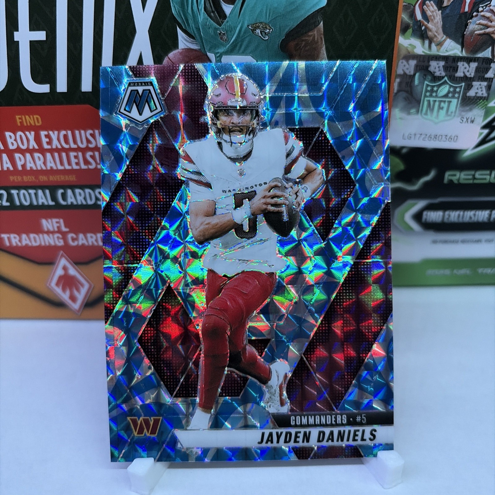 2025 Panini Mosaic #232 Jayden Daniels Mosaic Reactive Blue