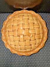 Vintage 1976 Bell Ceramics Lattice Cherry Pie...