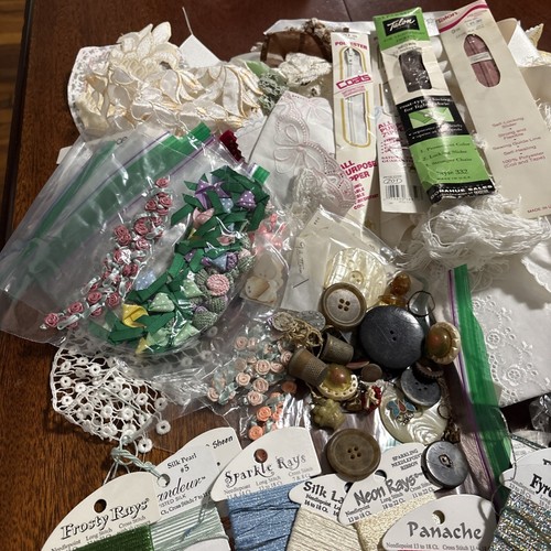 1.6# Craft Lot Lace Trim Flowers Buttons Rainbow Gallery Thread Zippers Misc - Picture 4 of 11