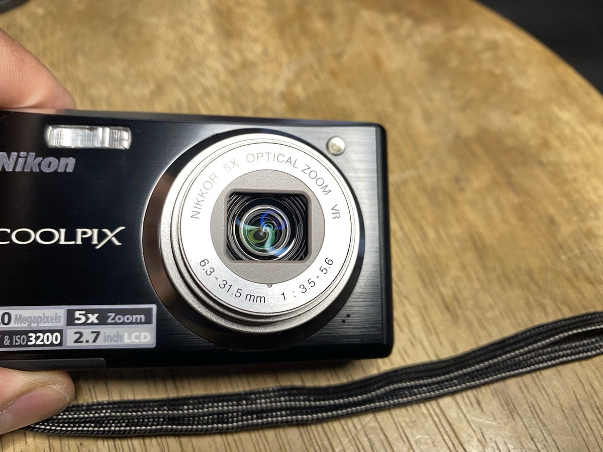 Nikon Coolpix S560 10MP Digital Point & Shoot Camera Tested