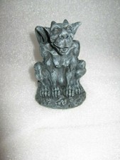 Gargoyle in der Hocke, lustig, Grau, Kunststein, Sammlerfigur