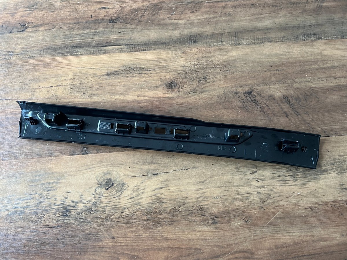 BMW X5 F15 F85 X6 F16 F86 GENUINE Front Right Entry Door Sill Trim