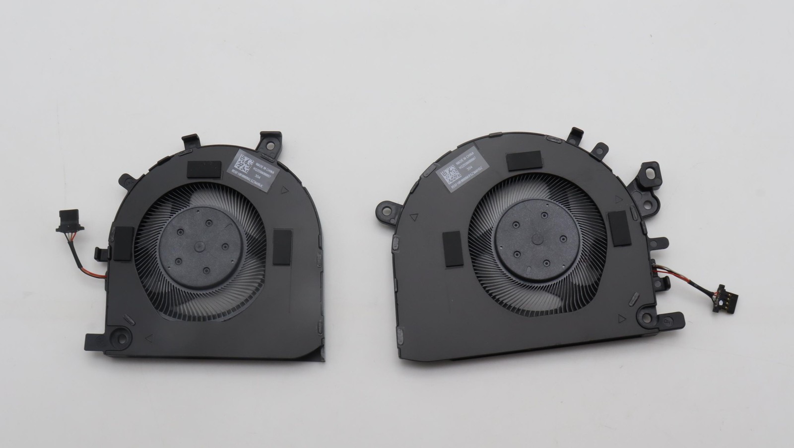 5F10S14098 System FAN H 82Y7 AVC_L+R