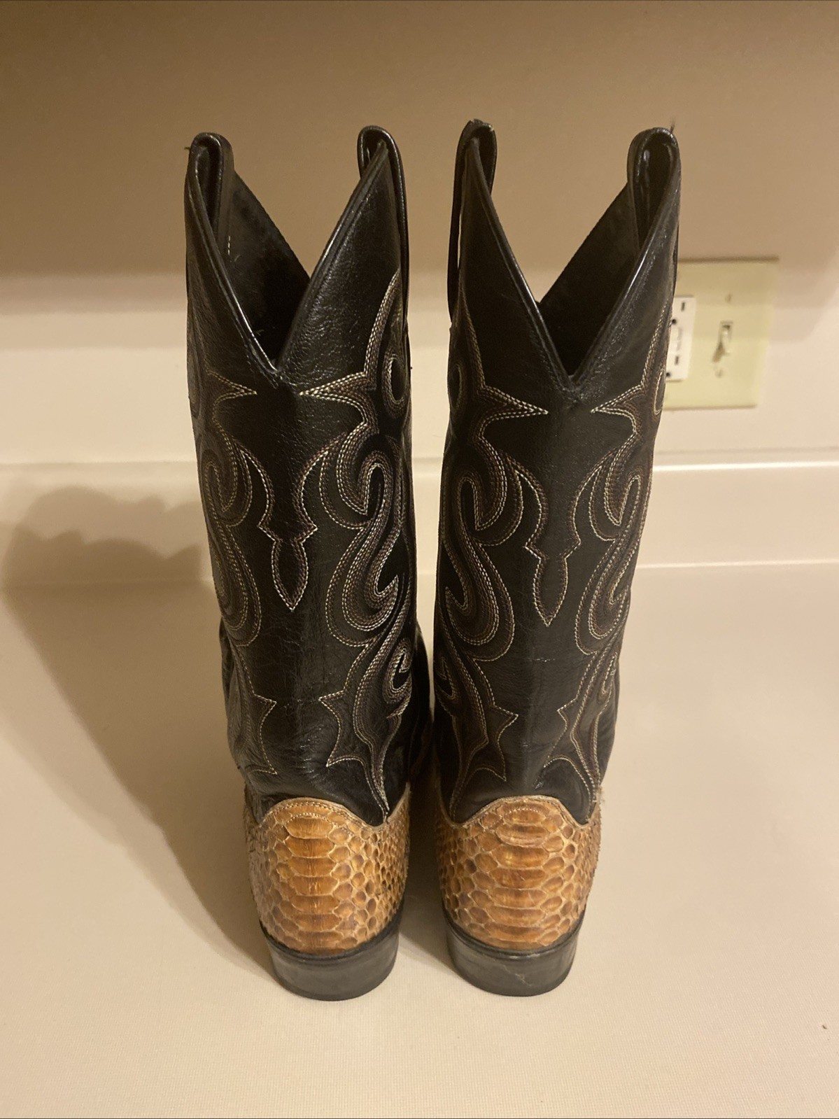 Dan Post Snake Python Cowboy Boots Size 7.5d - image 2