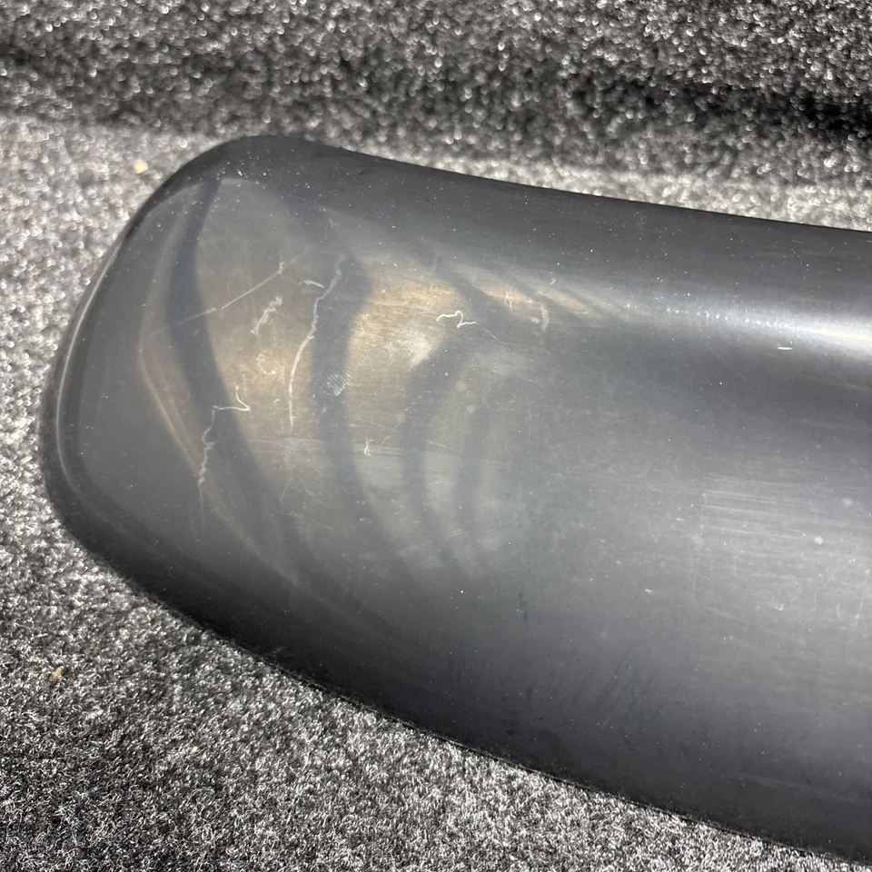 2000-2004 Subaru Outback Rear Hatch Spoiler Dust Deflector E7510LS100 OEM - Imagem 4 de 4