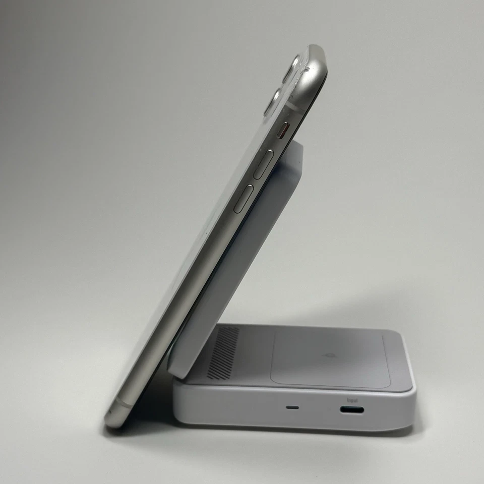 Unlocked Apple iPhone 11 64GB White | MWLT2HN/A | bad back/Battery - Image 4 of 4