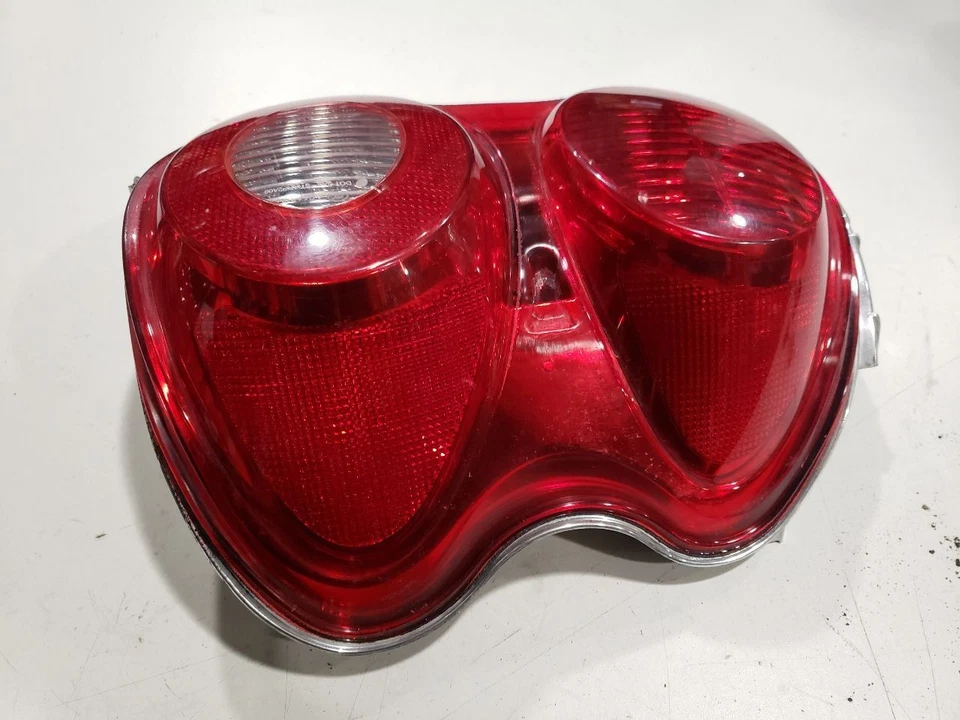 Lámpara de luz trasera derecha - Smart Fortwo Brabus Conv 2011 - 08-16 OEM A4518200664 Foto 2 de 4