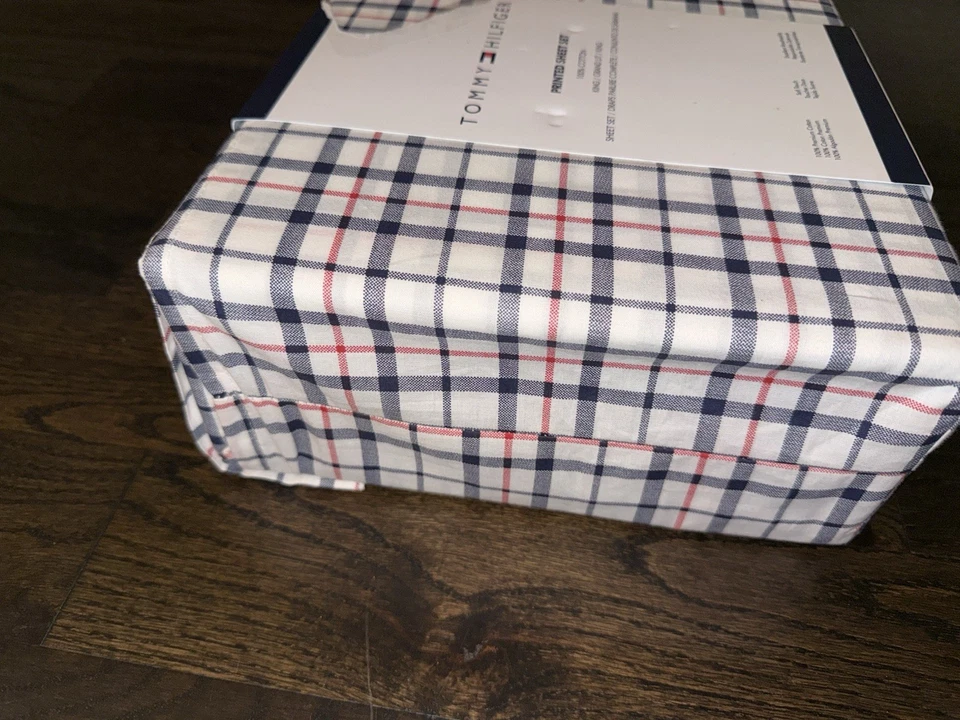 Nuevo- Juego de sábanas Tommy Hilfiger King en azul marino y rojo a cuadros 100 % algodón Foto 2 de 2