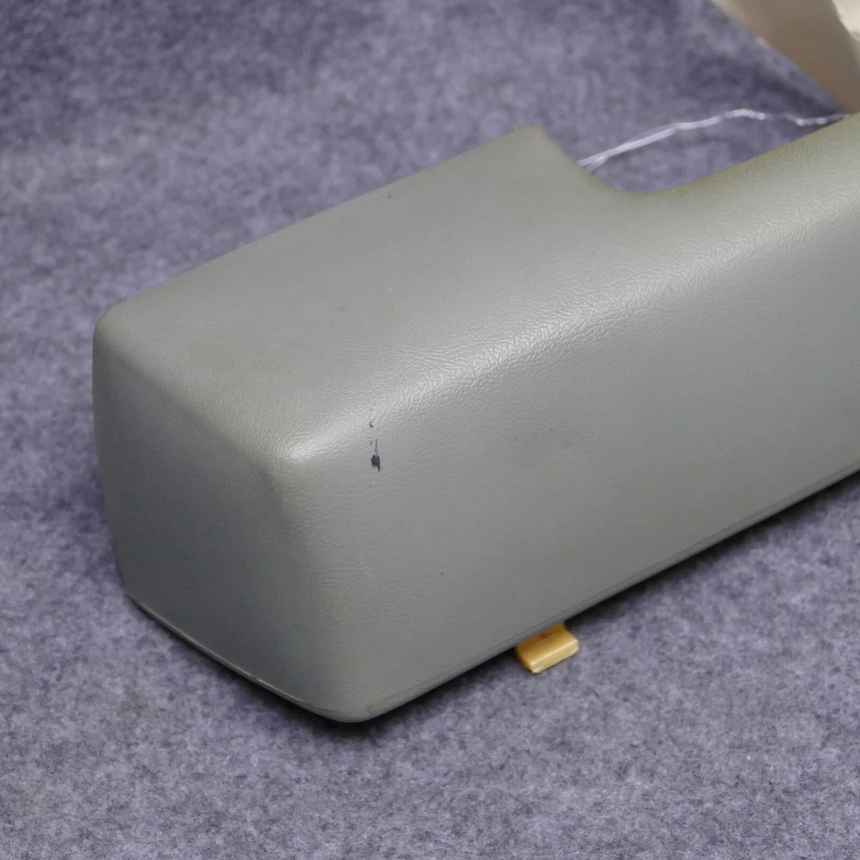 Buick Century 1986 pasajero derecho puerta delantera reposabrazos almohadilla 20263046 vinilo gris M553 Foto 2 de 4