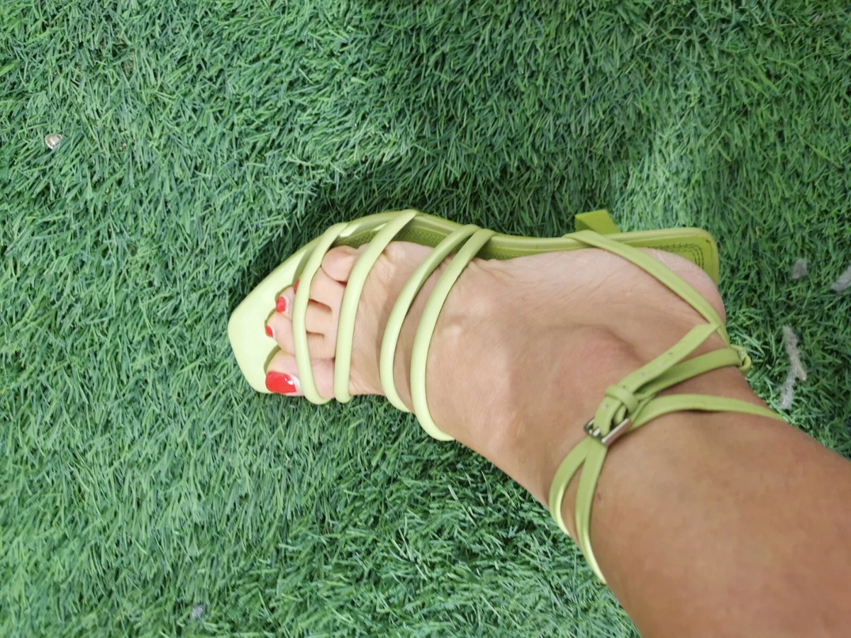 STRADIVARIUS SANDALI ALLA SCHIAVA DONNA TACCHI N 37 COLORE VERDE FLUO