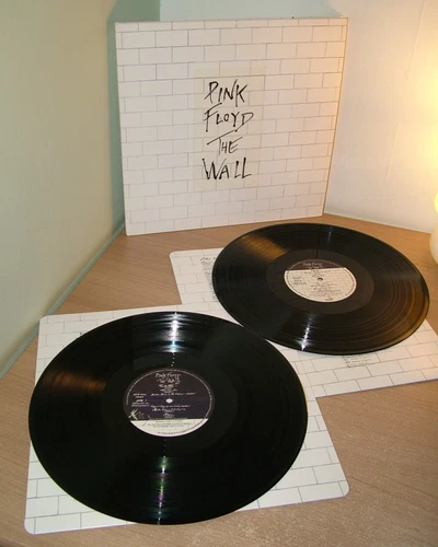 PINK FLOYD  THE WALL GATEFOLD COVER  2016  180 GRAM REMASTERED VINYL REISSUE