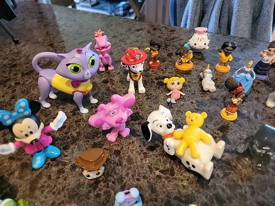 Gran Lote de Figuras de Juguete Disney Surtido de Personajes Modernos y De Colección Foto 3 de 4