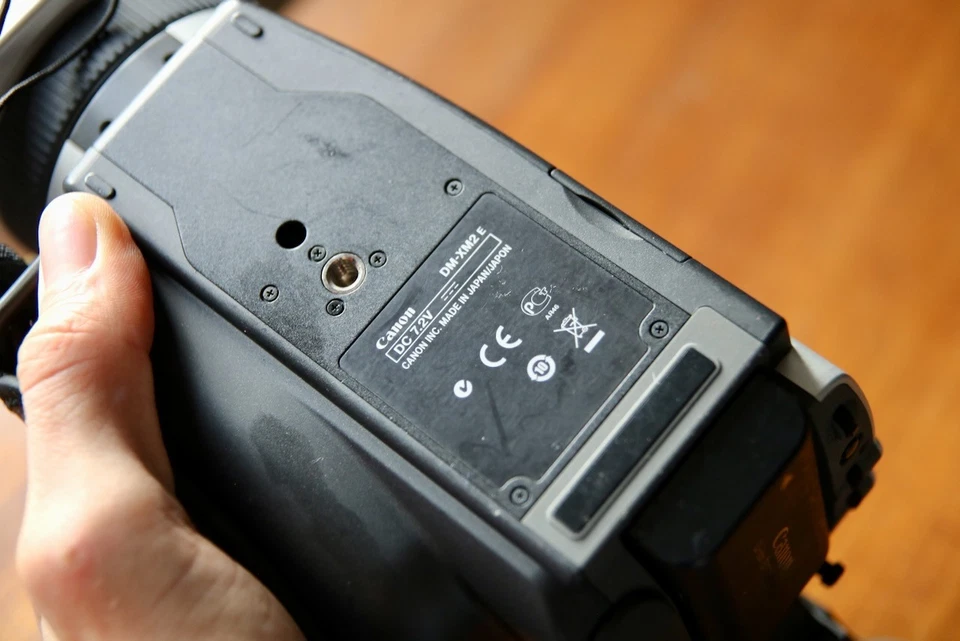 *Fully functioning* Canon XM2 PAL MiniDV Camcorder 20x Lens, 3CCD with Battery - Image 3 of 4