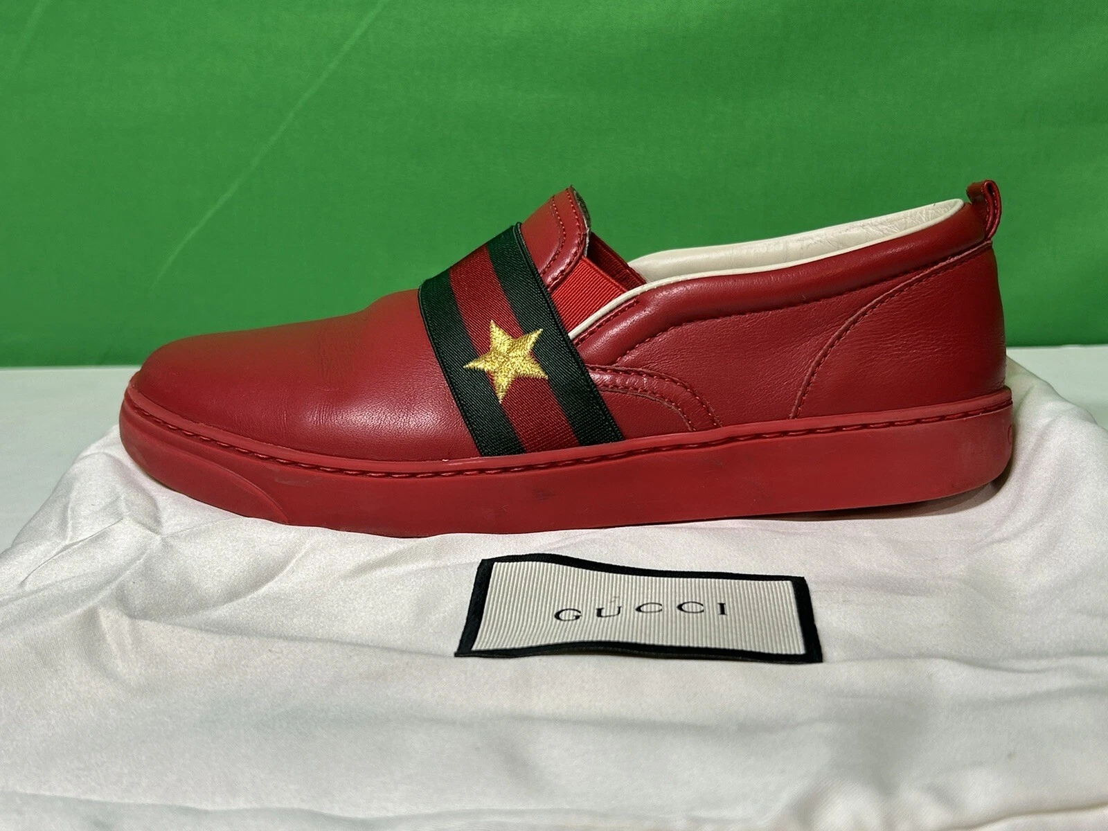 Baskets à enfiler en cuir rouge Gucci taille 33