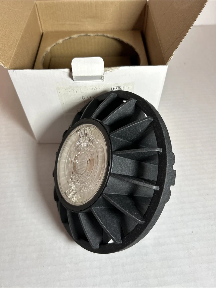 Verbatim PAR 56 LED 3600lm Bulb Warm White 3000K, 25° DEG Angle 70196 50,000 Hr - Image 2 of 4