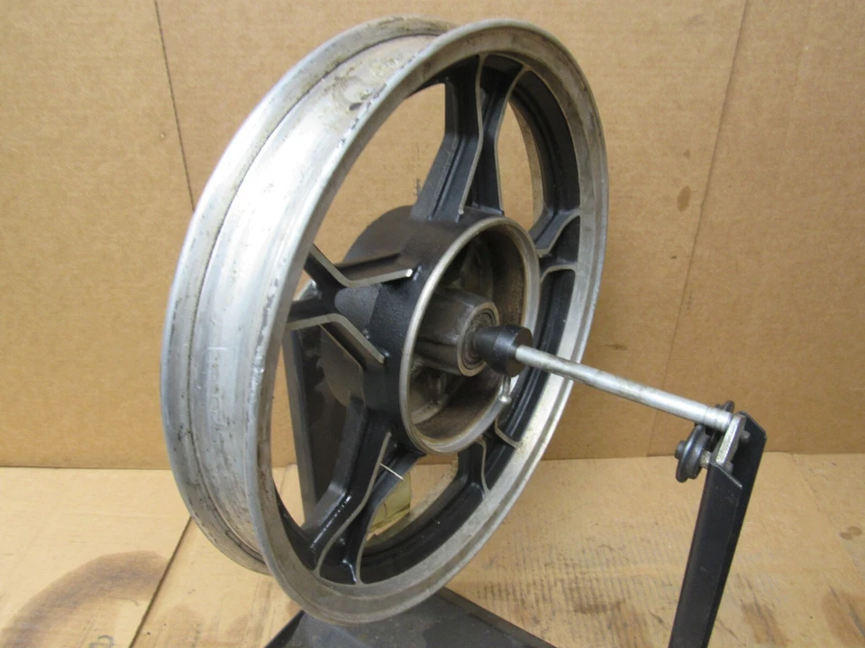 Rueda trasera Suzuki GS450L 1982 64150-44000-12V Foto 3 de 4