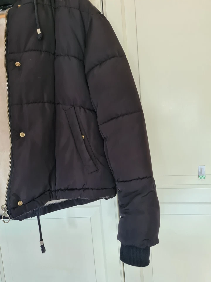 TOPSHOP Womens Black, Faux Fur Lined, Quilted, Puffer Jacket, SIZE 10, Exc Cond - Imagem 4 de 4