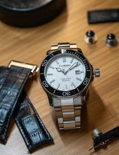 Christopher Ward Trident C60 Trident Pro 600 Mark 2 43mm box, papers extra strap