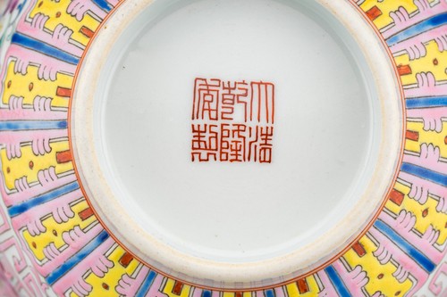 Cuenco de porcelana chino Famille Rose Lotus Chilong Qianlong Mark siglo XX - Imagen 13 de 14