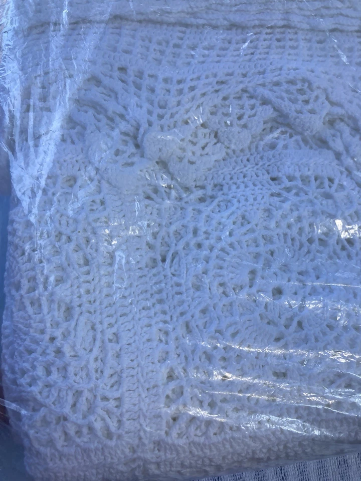 L L BEAN VTG USA RARE!! Sealed Package Queen Crocheted Coverlet White Cotton!! - Image 3 of 4
