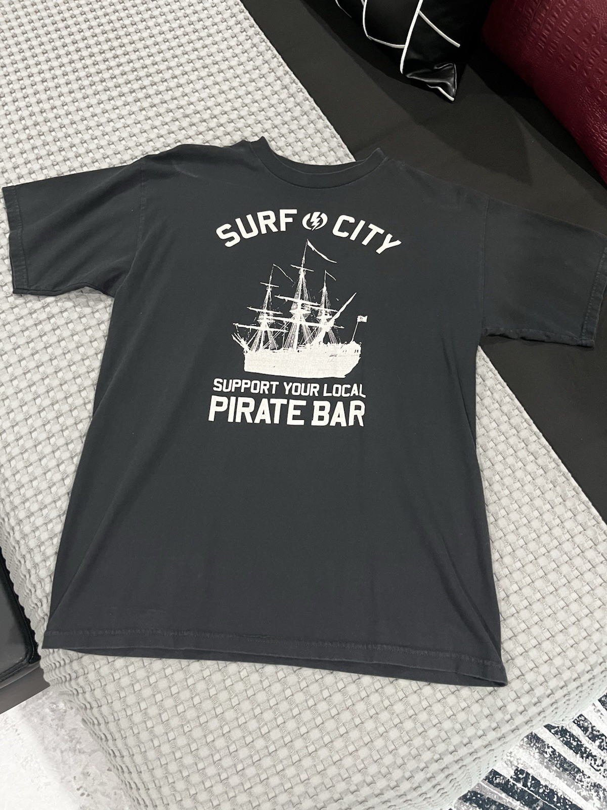 Pirate Bar Surf City Black Pirate Graphic Men's Short Sleeve T-Shirt Size M