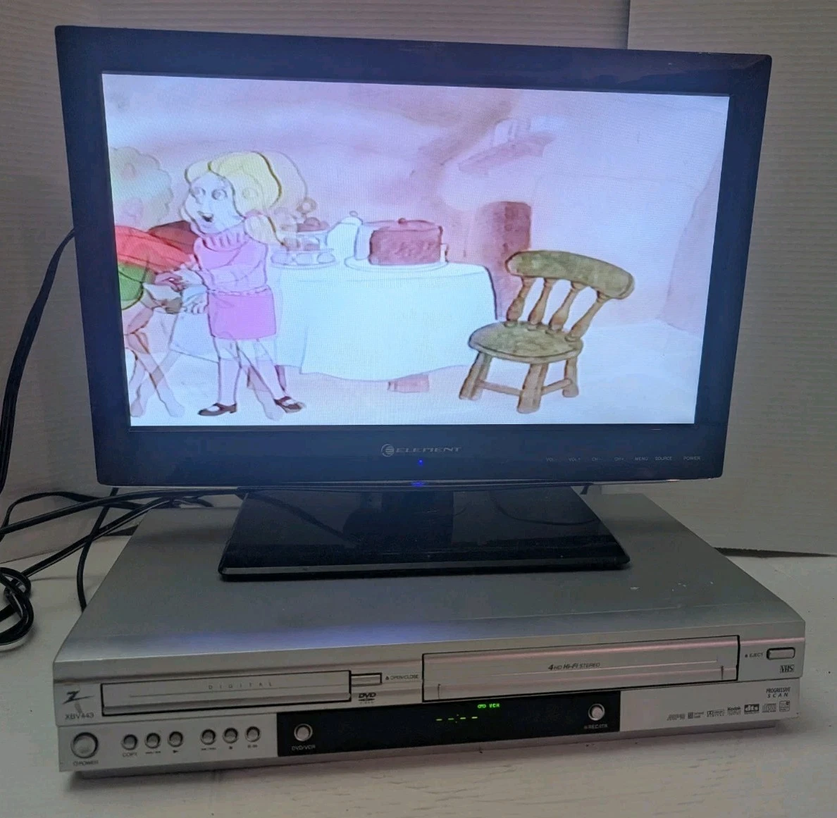 Zenith XBV443 DVD VCR Combo VHS Player With Cables Tested