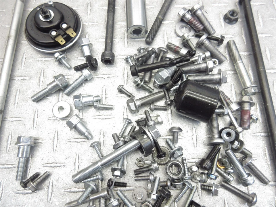 2018 17–19 Kawasaki Ninja 1000 ZX1000 лот оборудования гайки болты винты разные от оригинального производителя - Изображение 2 из 4