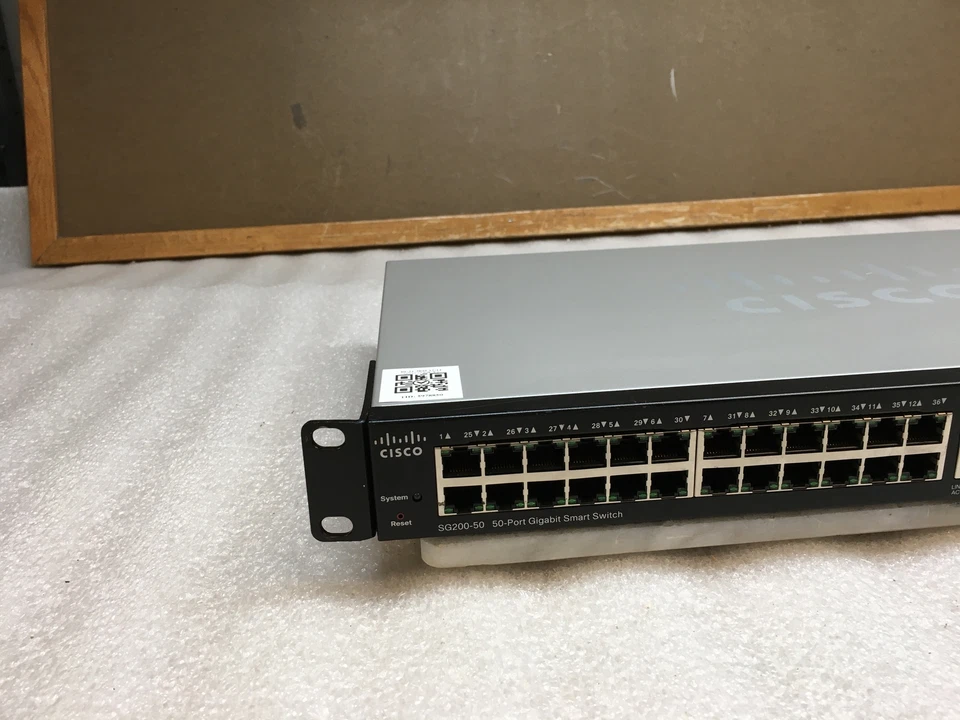 Cisco SG200-50 SLM2048T V02 50-Port Small Business Gigabit Smart Switch - Image 2 of 4