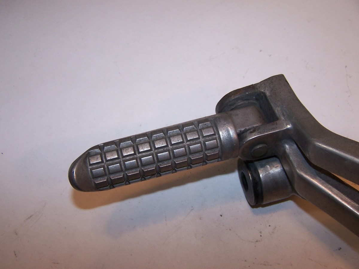 KAWASAKI ZX11 REAR RIGHT FOOT REST PEG & BRACKET 35011-1522