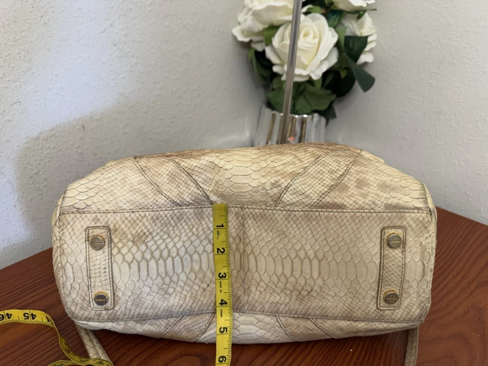 Cartera Rachel Zoe, Cuero Duex Ash Serpiente Repujado, Bolso Bandolera, Herrajes Dorados Foto 2 de 4