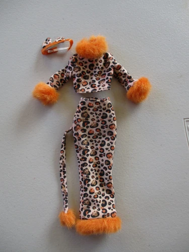 MATTEL BARBIE FASHION HALLOWEEN CAT MASKERADE PARTY 3 PCE TB-253