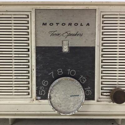 Vintage Early 60s Motorola A27W 5 Tube Radio “TESTED