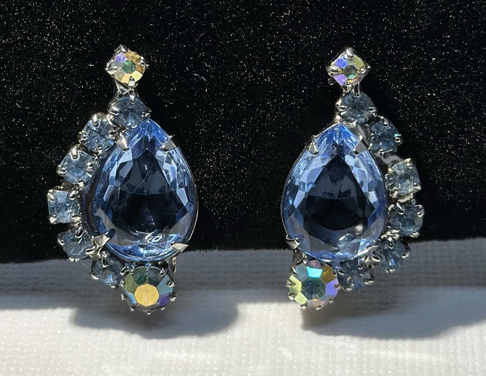Pendientes Vintage Años 50 Azul y AB Estrás Grande Declaración Clip Grueso Brillante Foto 3 de 4
