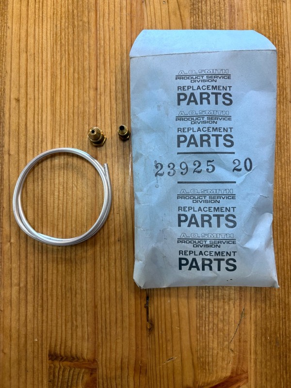 1pc AO Smith 23925 20 (old) 100110045 (new) 1/8" P-Tube with Fittings