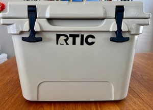 RTIC Ultra-Tough Cooler, Hard Insulated Ice Chest Box for Beach 20 QT