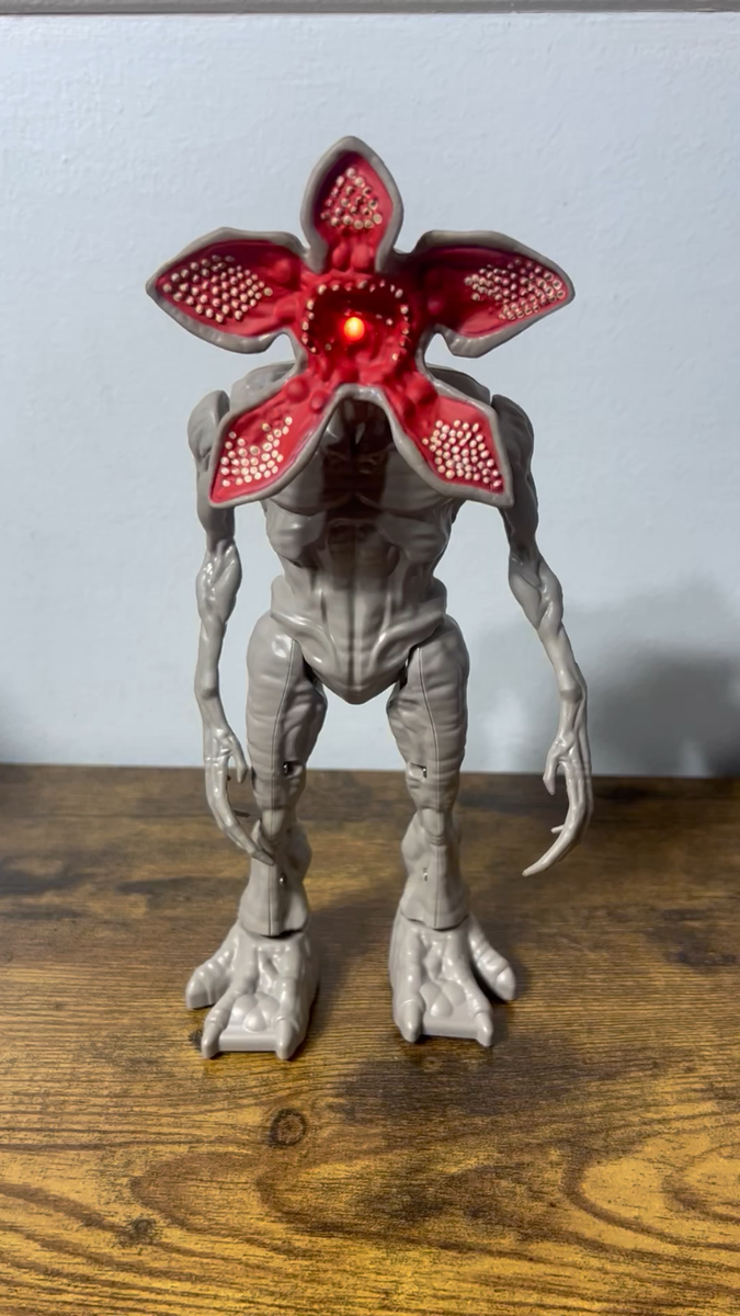STRANGER THINGS DEMOGORGON フィギュア Stranger Things Demogorgon Cannibal Flower 11in Action