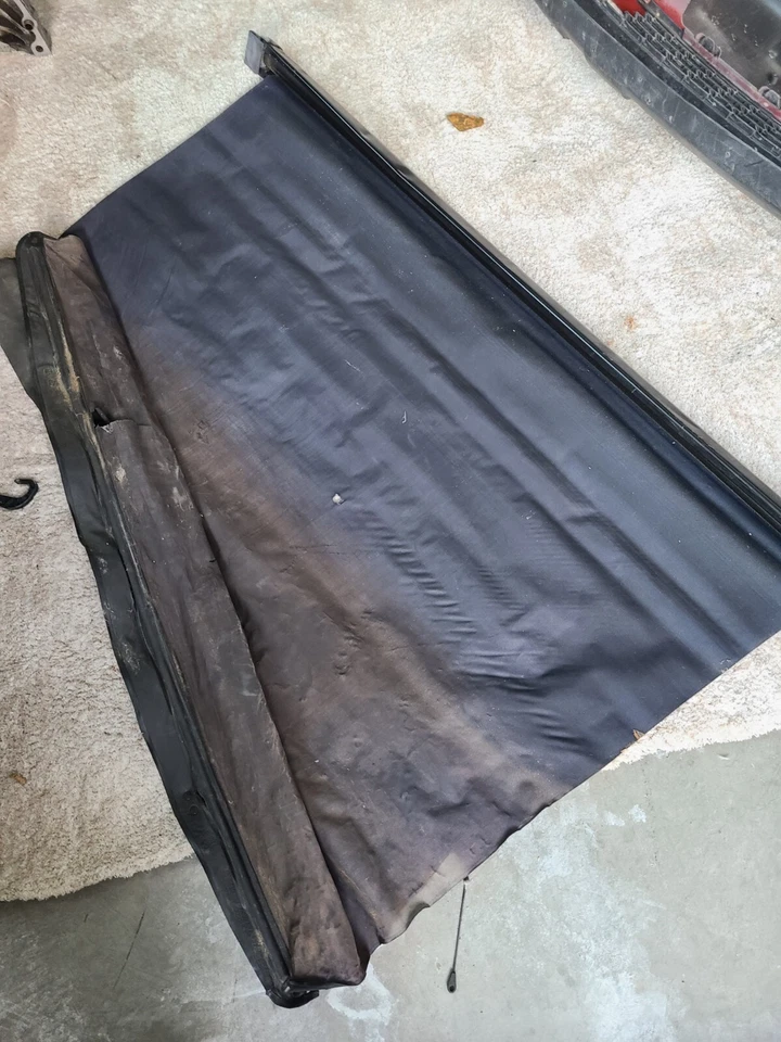 Toyota Celica GT GTS 1985 Toneau cubierta de maletero rota Foto 2 de 3