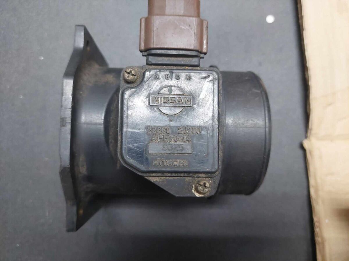 NISSAN MAF Mass Air Flow Sensor 22680-2J200 AFH70-14 Used NISSAN MAF Mass Air Flow Sensor 22680-2J200 AFH70-14 Used