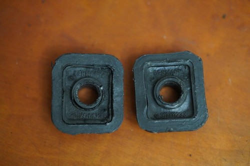 Genuine VW Shift Rod Coupler Bushing Pair 311 798 211 311798211 - Picture 2 of 5