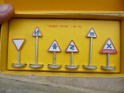 Panneaux de signalisation routière DINKY TOYS/ATLAS neuf scellé
