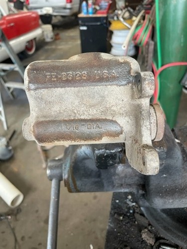 Vintage Wagner Lockheed Master cylinder 23128 - Picture 2 of 4