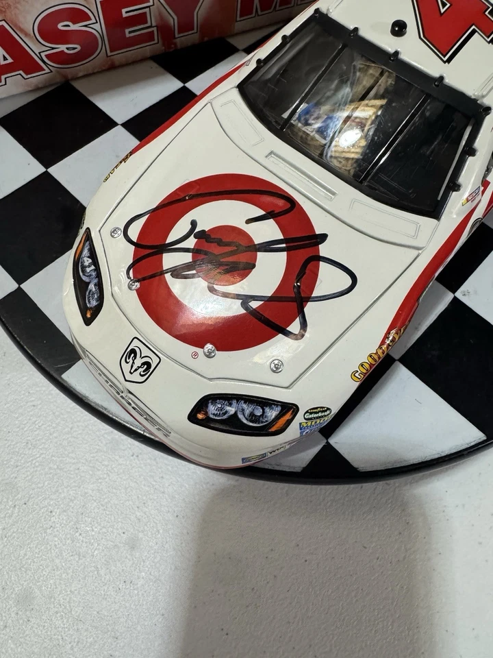 RARO* Autografiado Casey Mears #41 Target 2005 1/24 NASCAR Diecast Foto 3 de 4