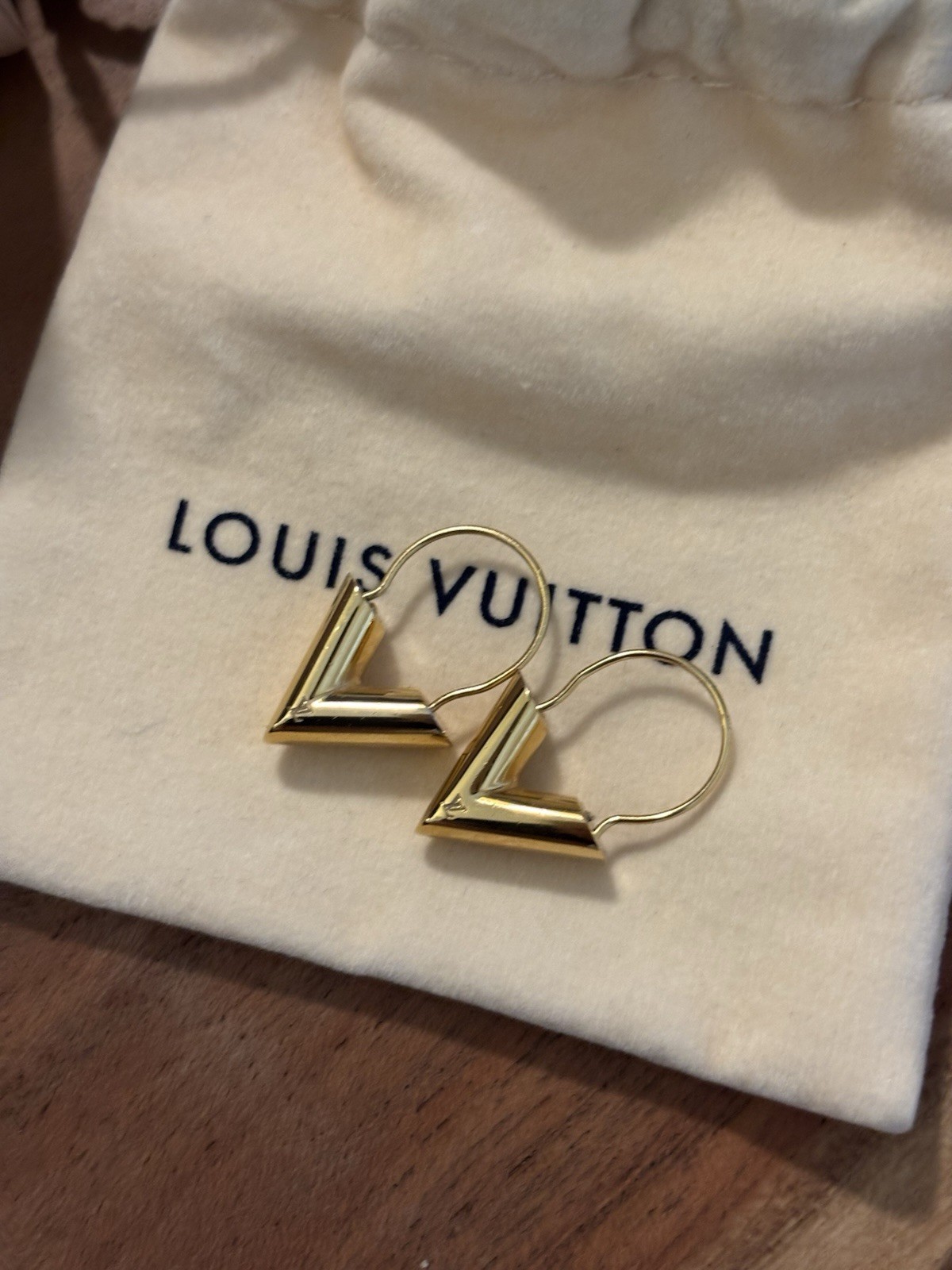 Louis Vuitton Essential V Hoop M61088 Earrings Gold Metal With Pouch & Box thumbnail 2