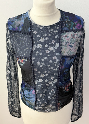 Desigual Shirt Top Gr. S dunkelblau Blumenmuster transparent Basic langarm