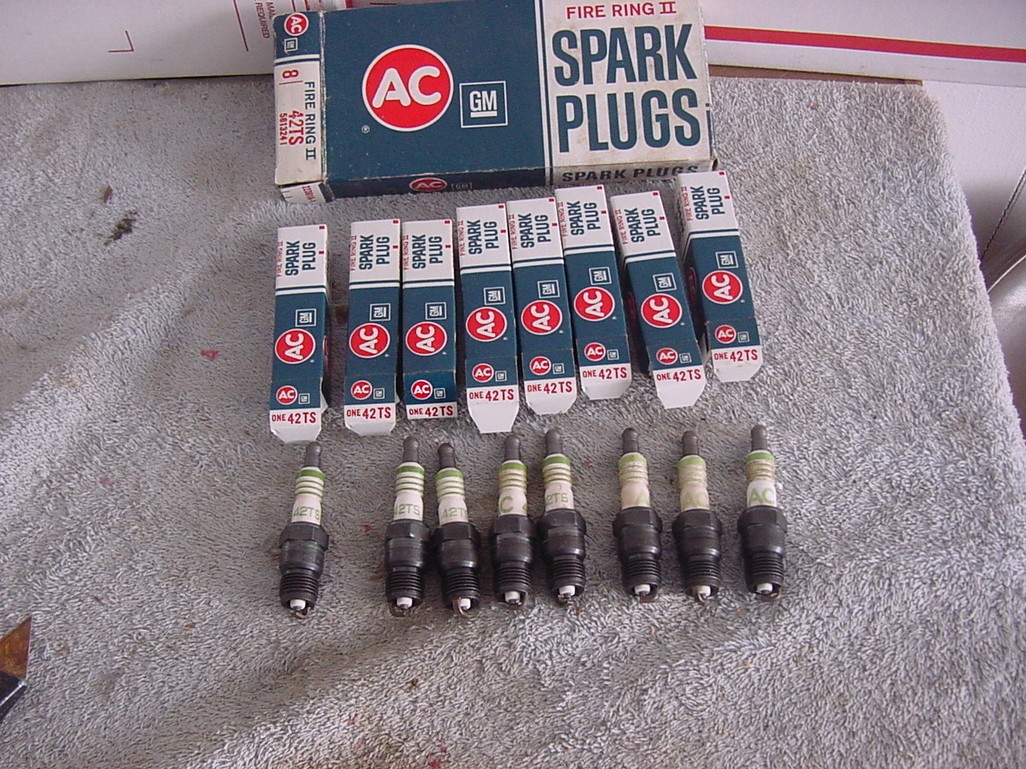 AC Delco 42TS Acniter II Spark Plug NOS Green Ring Box of 8