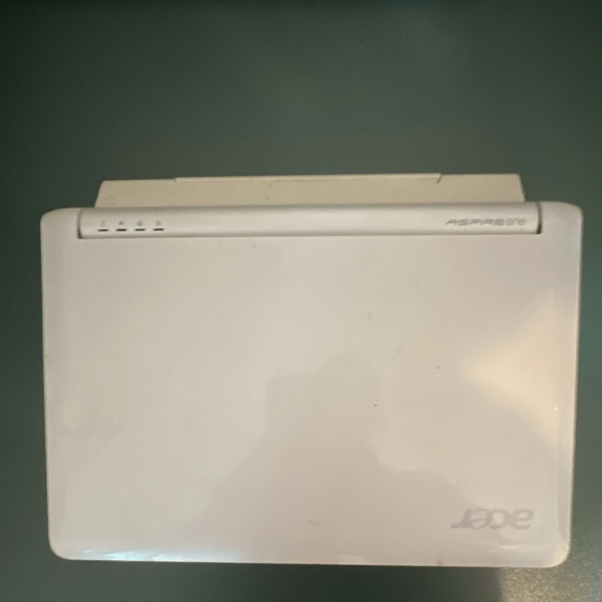 Acer ASPIRE one ZG5 １0.1インチホワイト英語配列AOA Acer Aspire One ZG5 Less Than 12 in Screen 1 GB RAM PC Laptops
