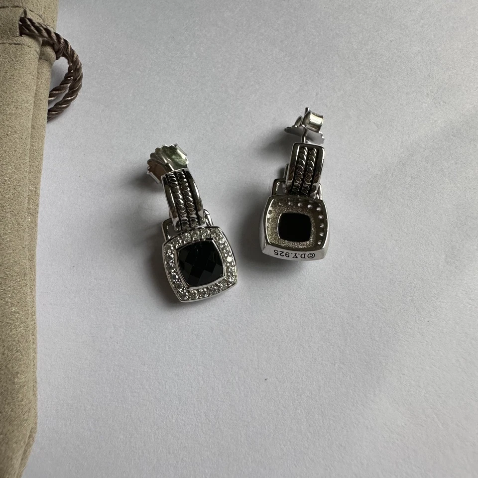 Pendientes David Yurman de plata esterlina con poste pavé de diamantes de ónix negro Foto 3 de 4